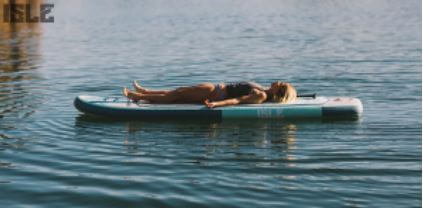 Posizioni di SUP Yoga - 10 pose che chiunque può fare posizione yoga sup savasana