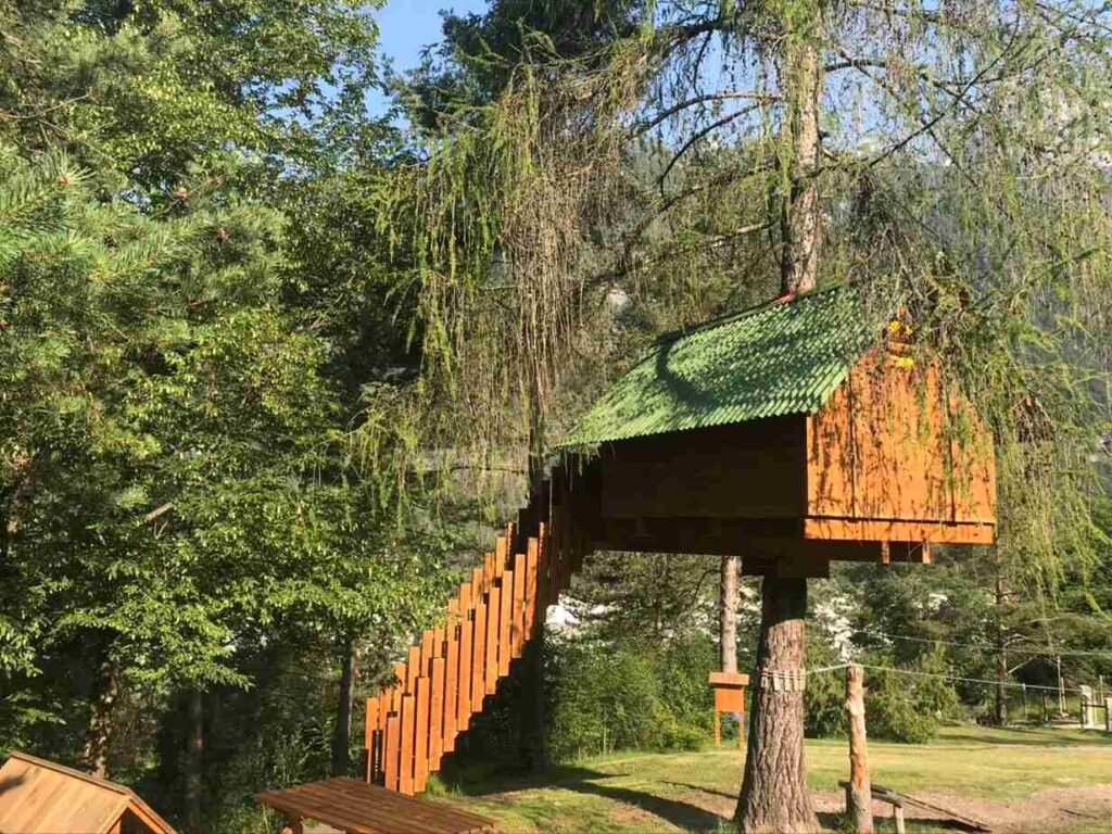Hotel sugli alberi in Italia dove trovare i più belli hotel sullalbero case tree village friuli venezia giulia compressed 1