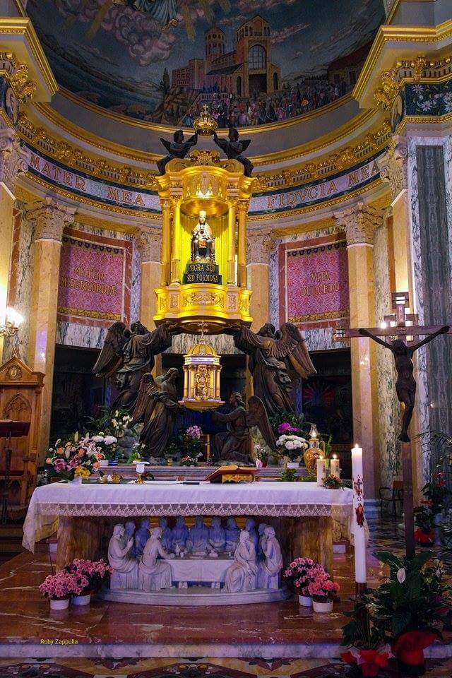 Storia e leggenda del Santuario di Tindari statua madonna nera di tindari 1