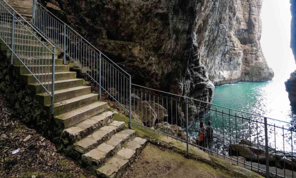 storia e leggenda della montagna spaccata di gaeta 1 1