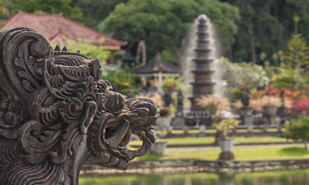 Viaggio in solitaria: 10 mete da visitare da soli bali palazzo dellacqua meta per un viaggio da soli