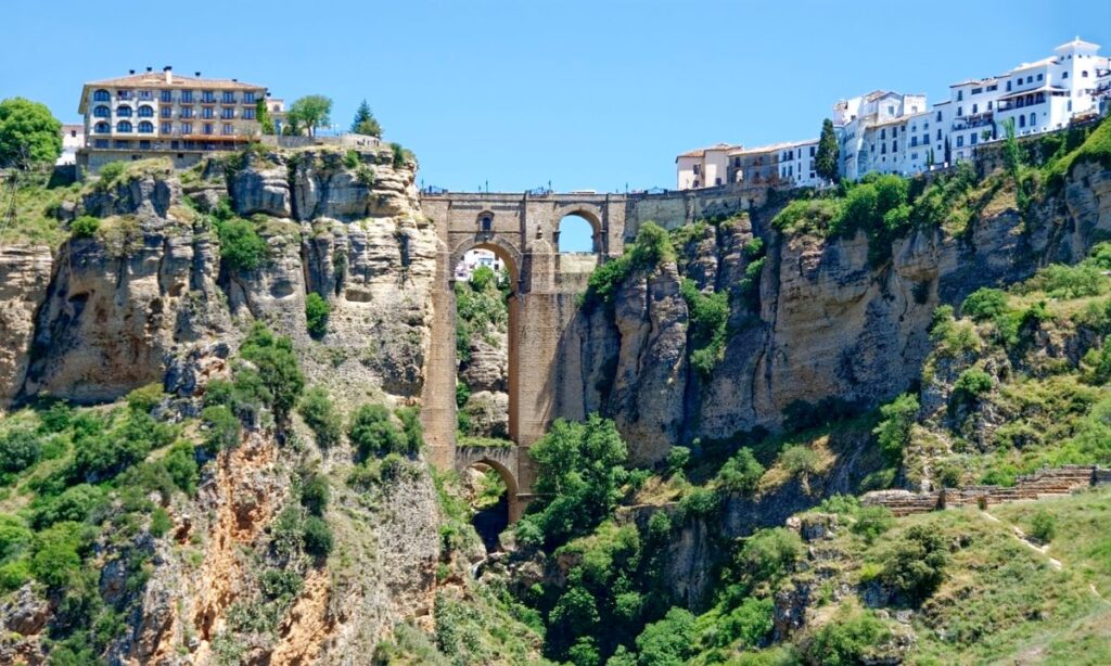 Viaggio in solitaria: 10 mete da visitare da soli spagna 10 mete dove andare per un viaggio da soli