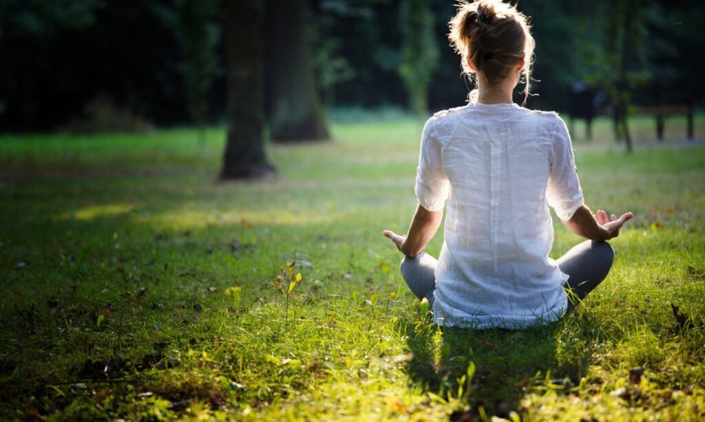 Meditazione 10 minuti: ecco tutti i benefici di fare meditazione per 10 minuti meditare 10 minuti al giorno - comesmetteredipensare.it