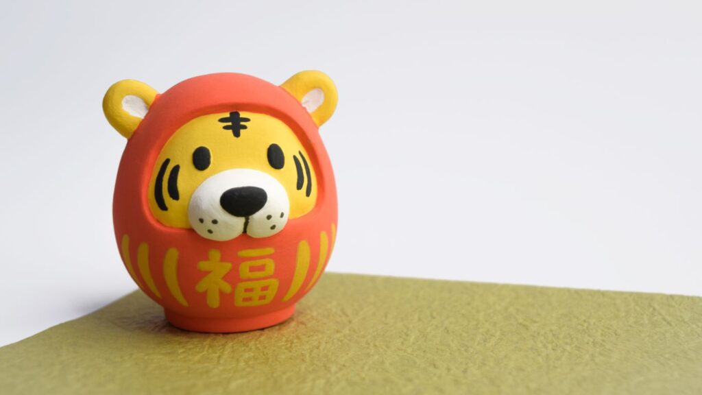 Daruma come regalo: significato e auspici positivi Daruma arancione