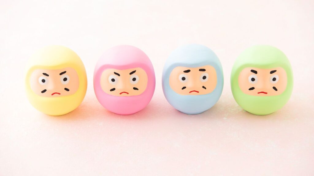 Daruma come regalo: significato e auspici positivi Daruma colorati