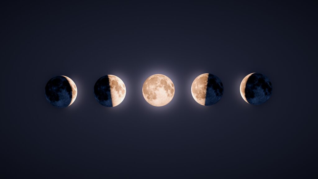 Corrispondenze magiche planetarie: ogni giorno della settimana un pianeta quali sono le sue forze in magia Illustration of backlit lunar phases whit dark background