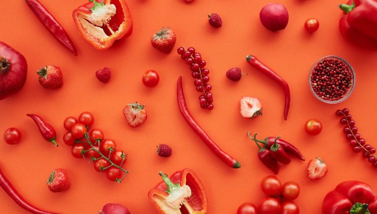 La dieta dei chakra: quali cibi assumere per bilanciare i 7 chakra vegetali rossi