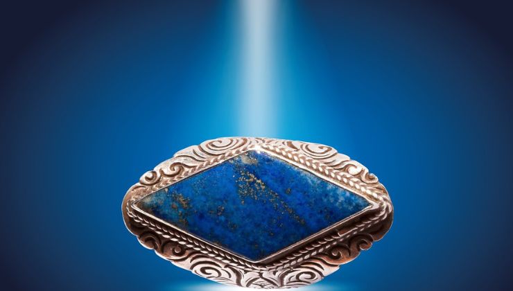 Pietre magiche: il potere delle pietre esoteriche anello con lapislazzuli