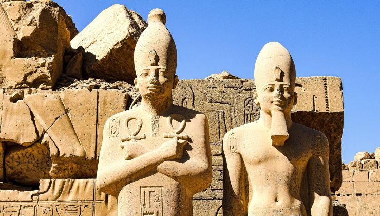 Significato della croce di Ankh e come utilizzarla statue con simboli antichi egiziani