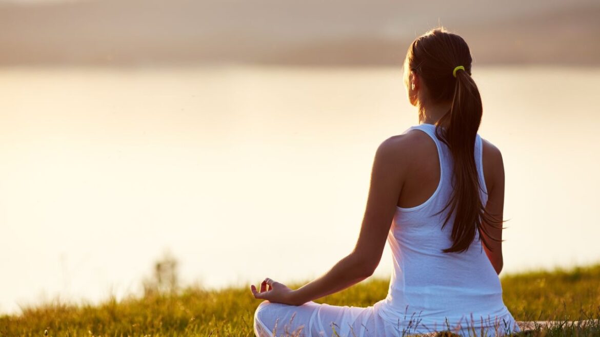 Meditazione in estate al mattutina benefici