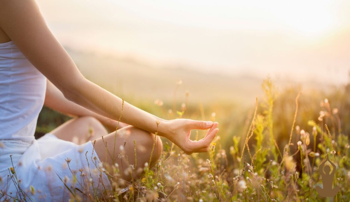 Yoga estivo posizioni e alimenti per combattere l'insonnia e migliorare